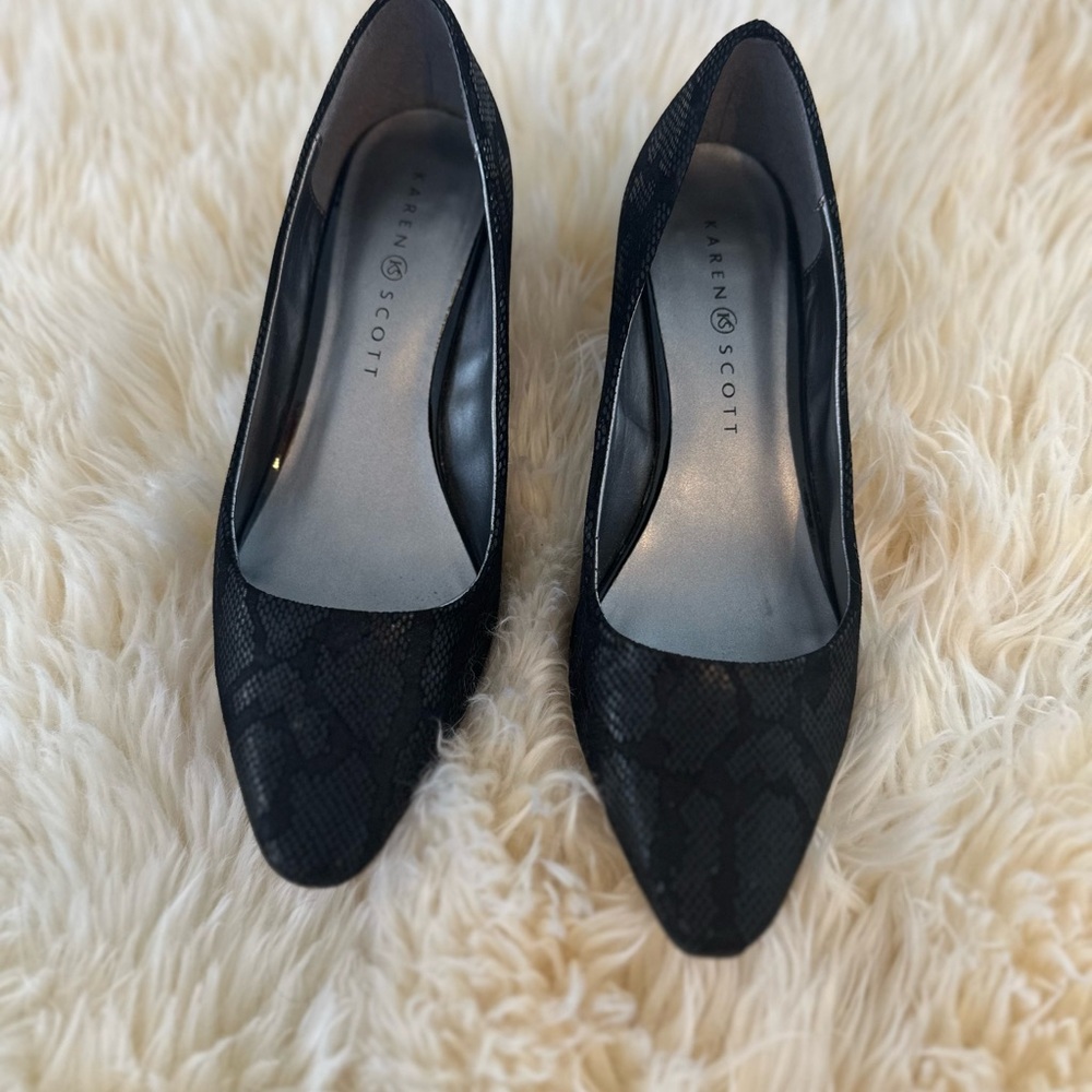 Karen Scott Black Women's Shoes. Size 8